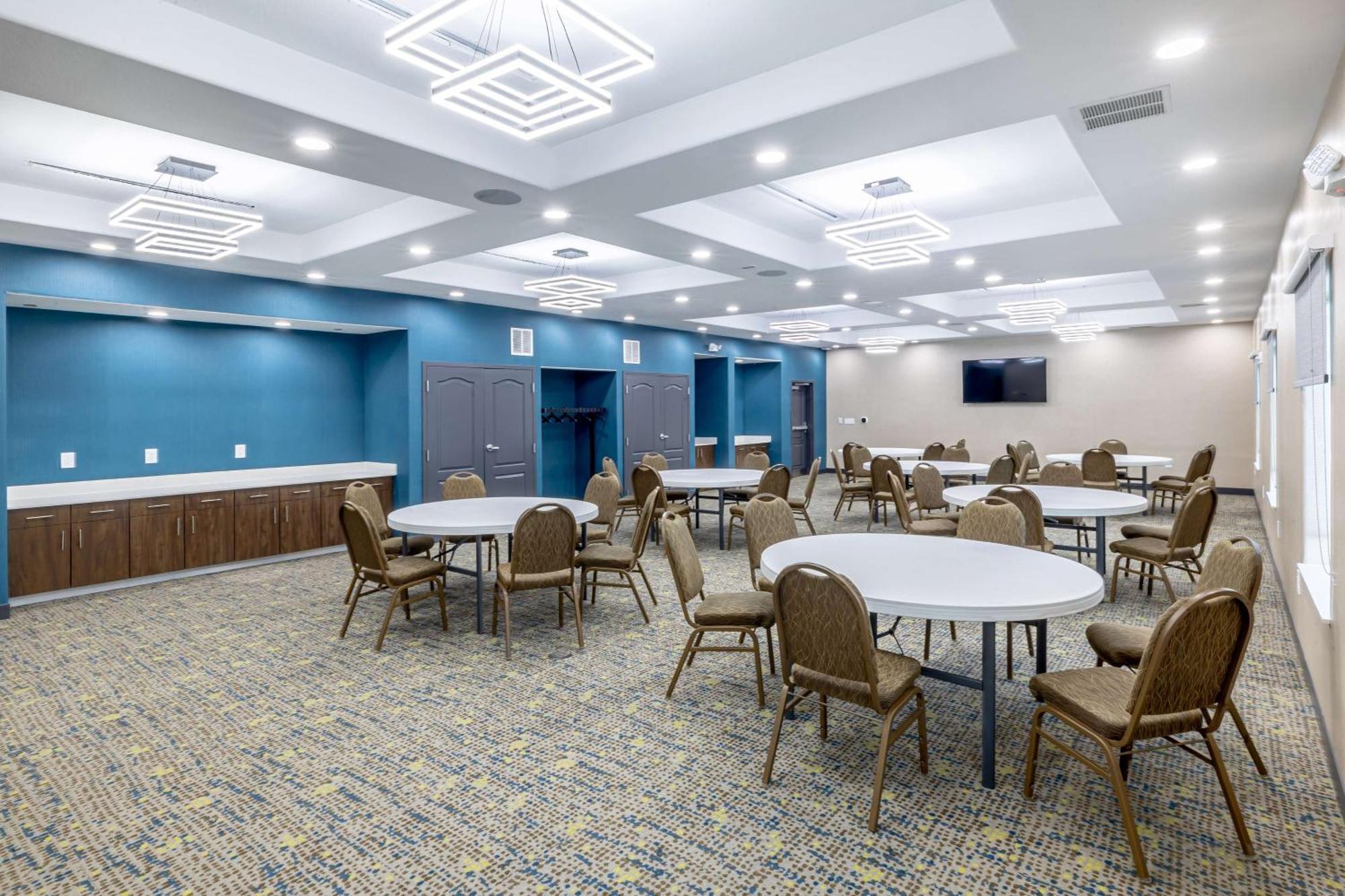 Hotel Hampton & Cleburne