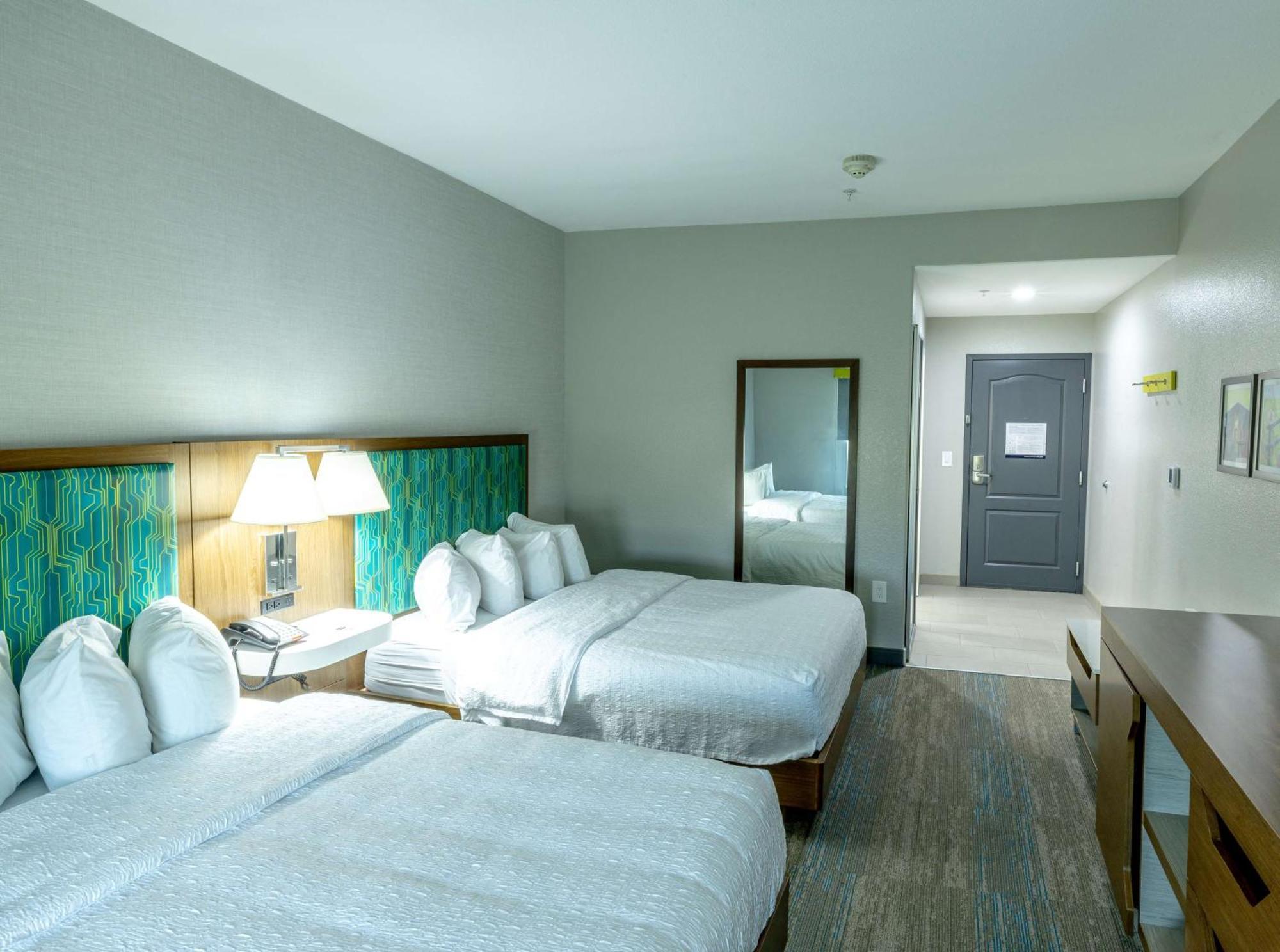 Hampton & Hotel 3*